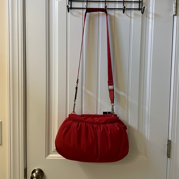 Steve Madden Puffy Dumpling Clutch Red Crossbody - Picture 2 of 16